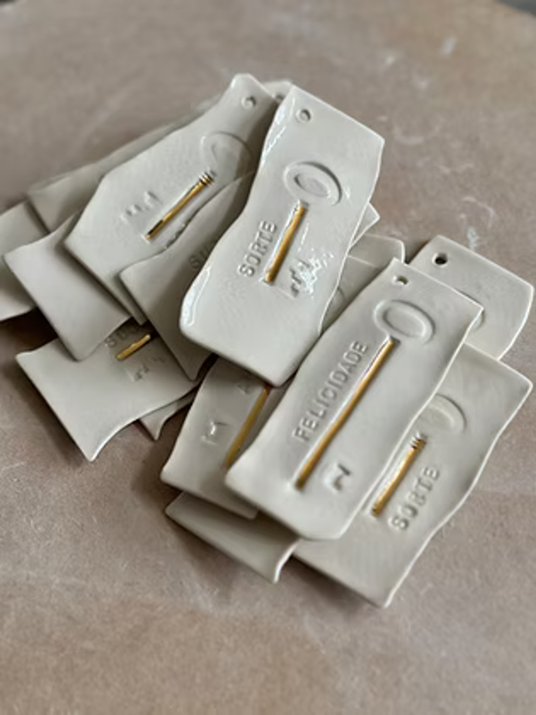 Chave De Porcelana Com Ouro - Felicidade 4