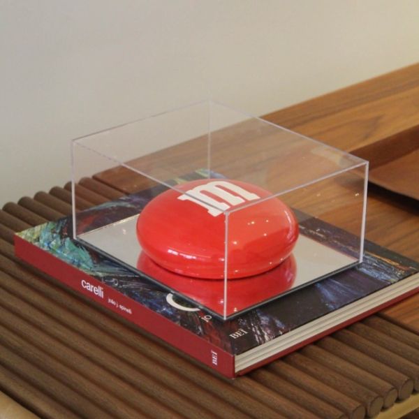 Escultura M&M Vermelho Na Caixa