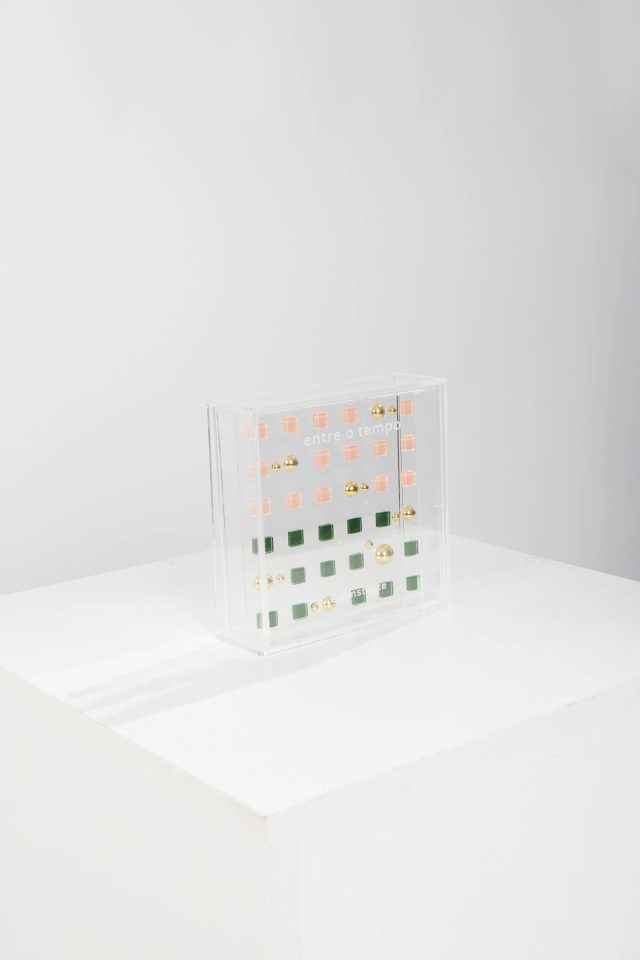 Quadro De Acrílico Entre O Tempo e o Instante