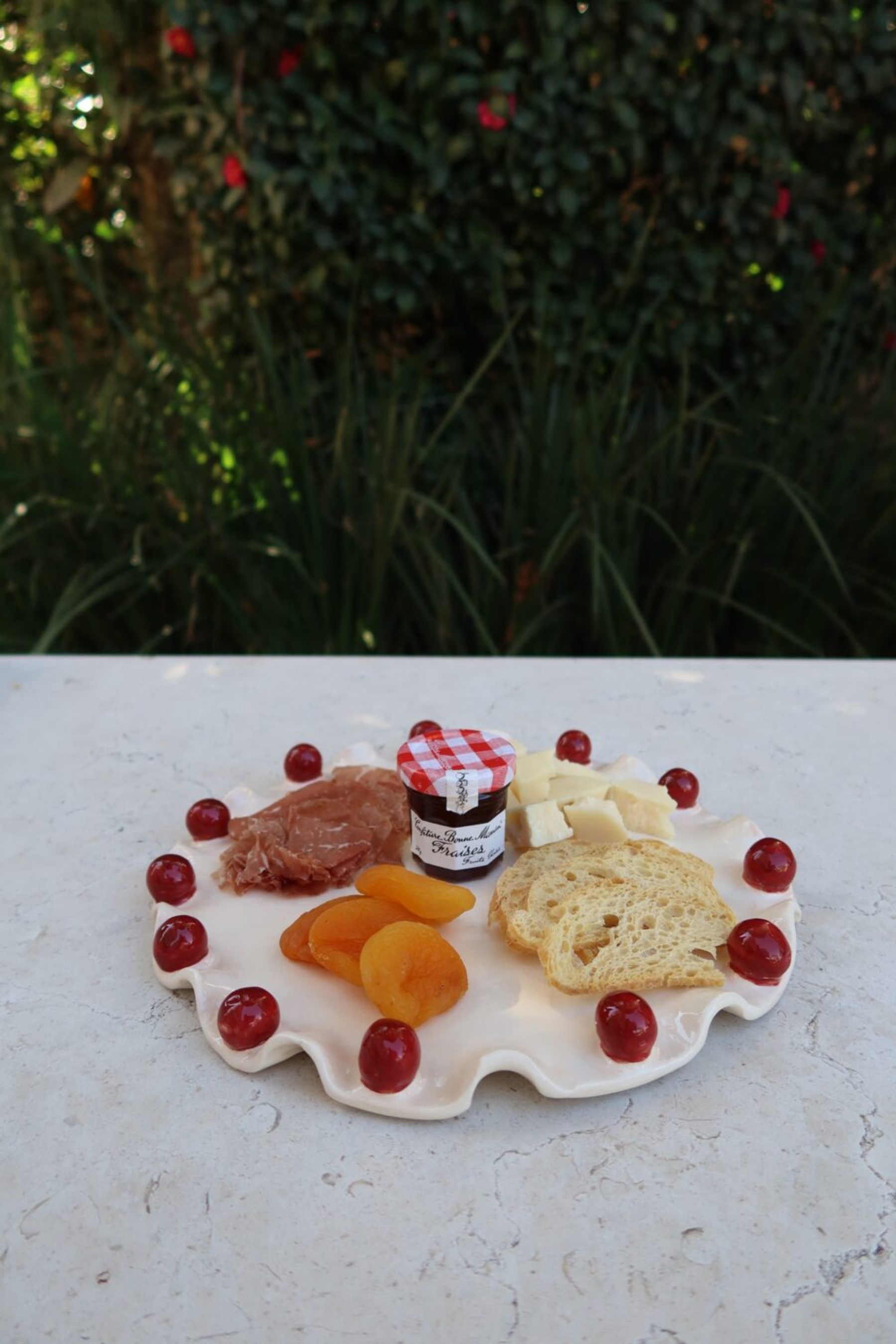 Travessa Ruffled Cru & Vermelho 2