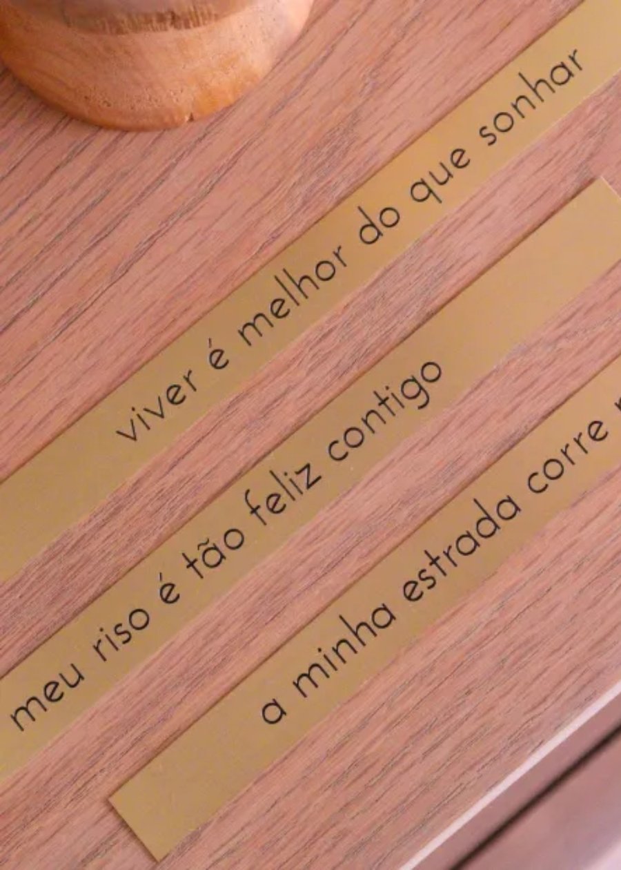 Placa Em Latão "Viver É Melhor Que Sonhar"