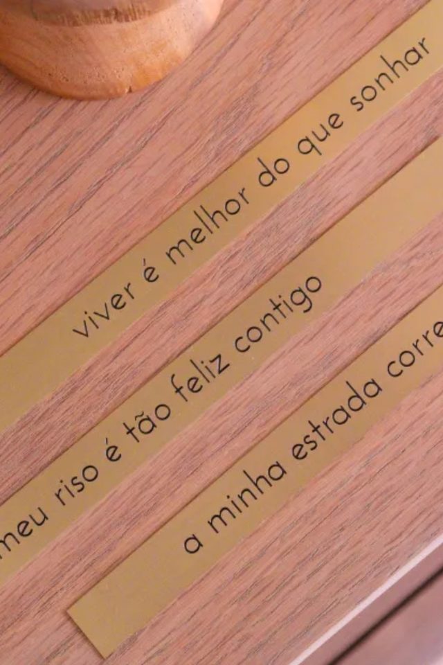 Placa Em Latão "Viver É Melhor Que Sonhar"