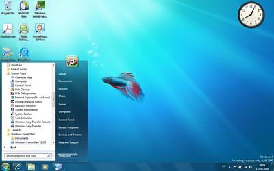 A screenshot of a Windows 7 desktop displays a background of a blue fish swimming in illuminated blue water
