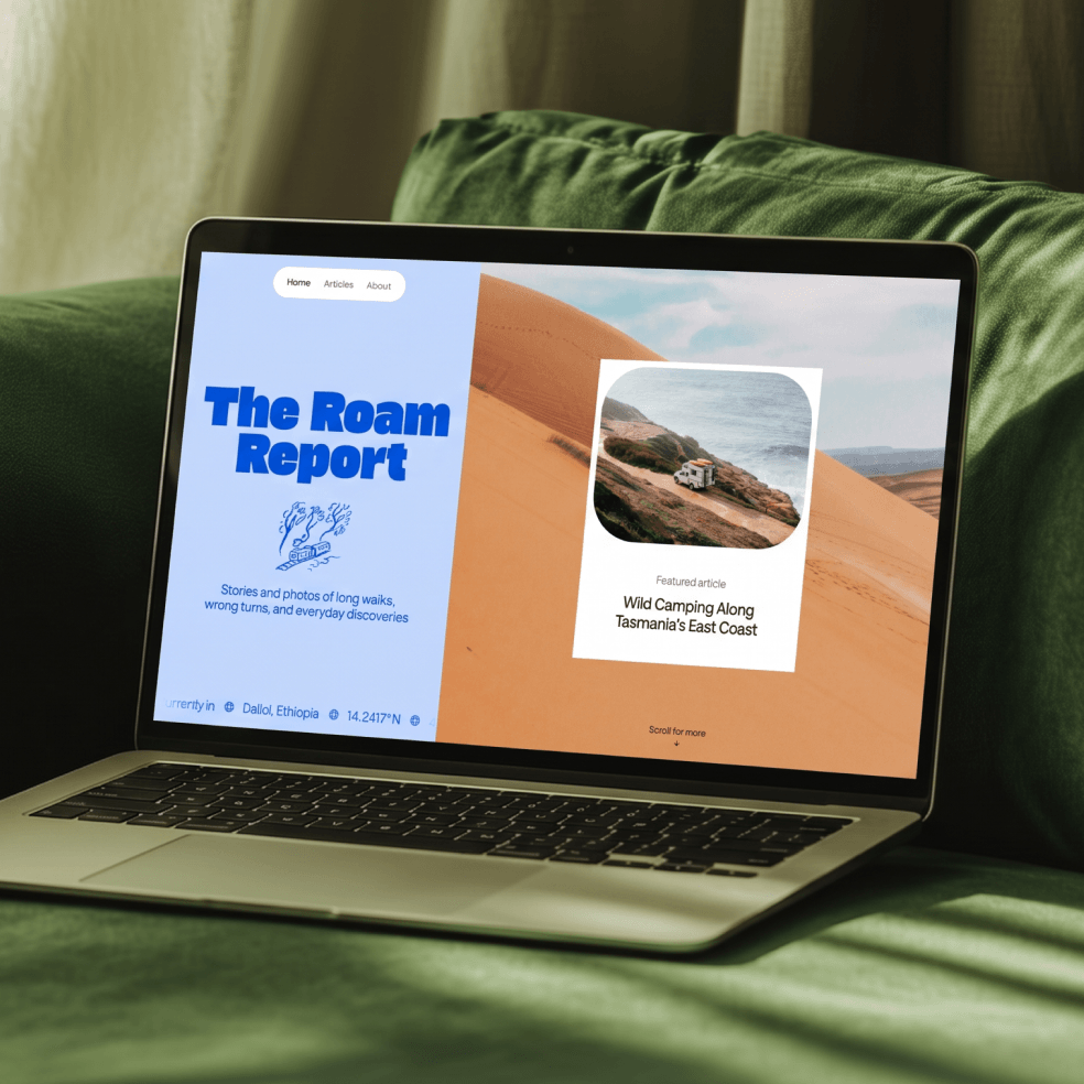 Ordinateur portable affichant un site web de camping