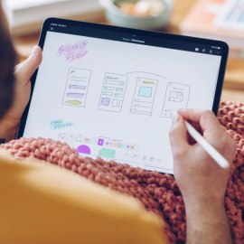 iPadのFigJamを使ってサインアップフローを作成する人
