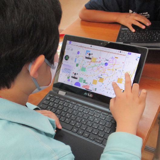 A Japanese student uses FigJam