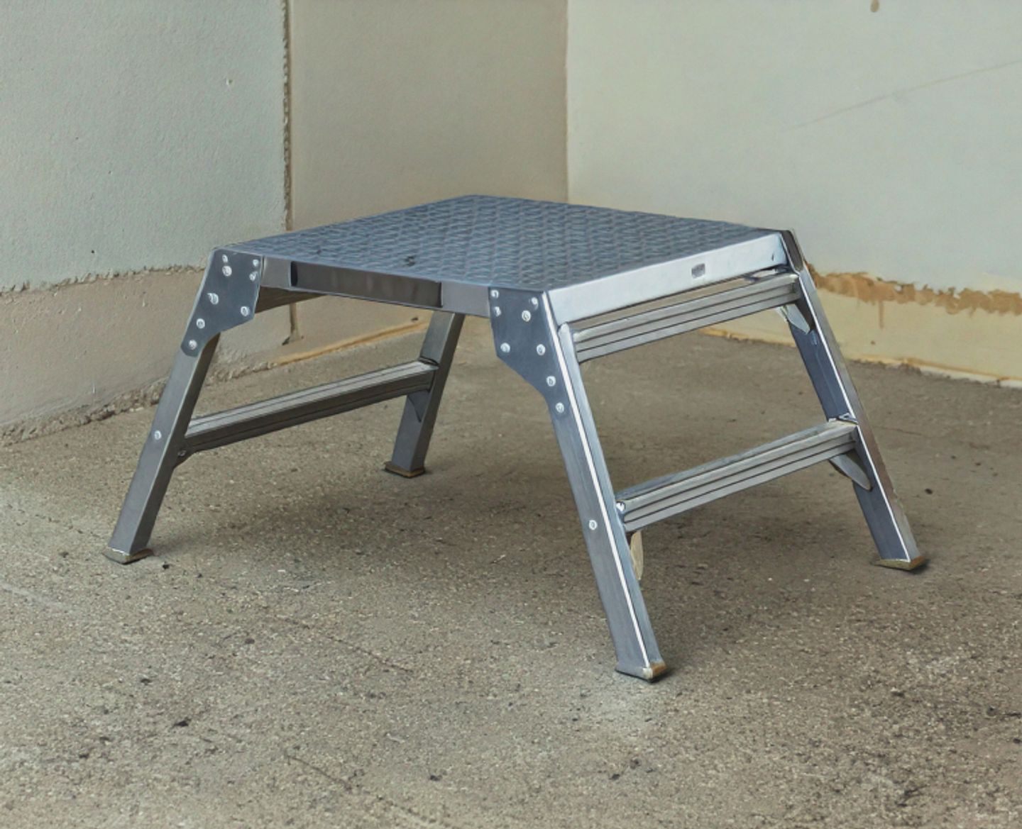 Stepladders and platform steps for safe reach to the ceiling
