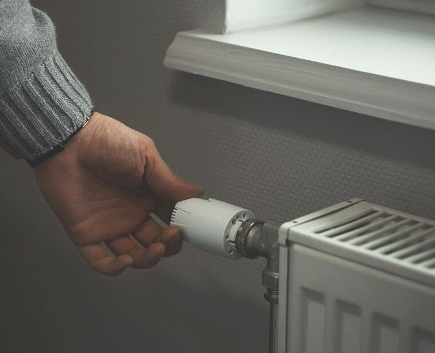 setting up temperature on the radiator