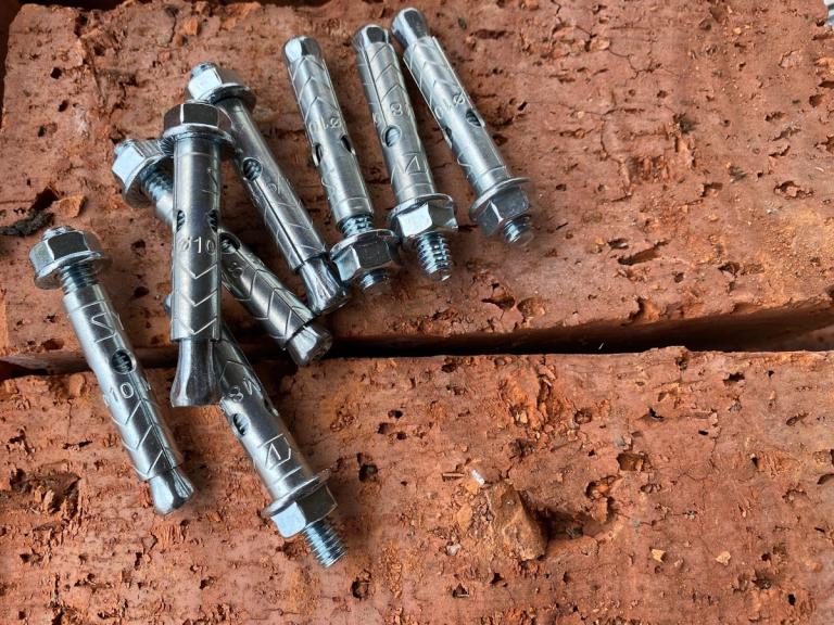 brick drill plugs and screws
