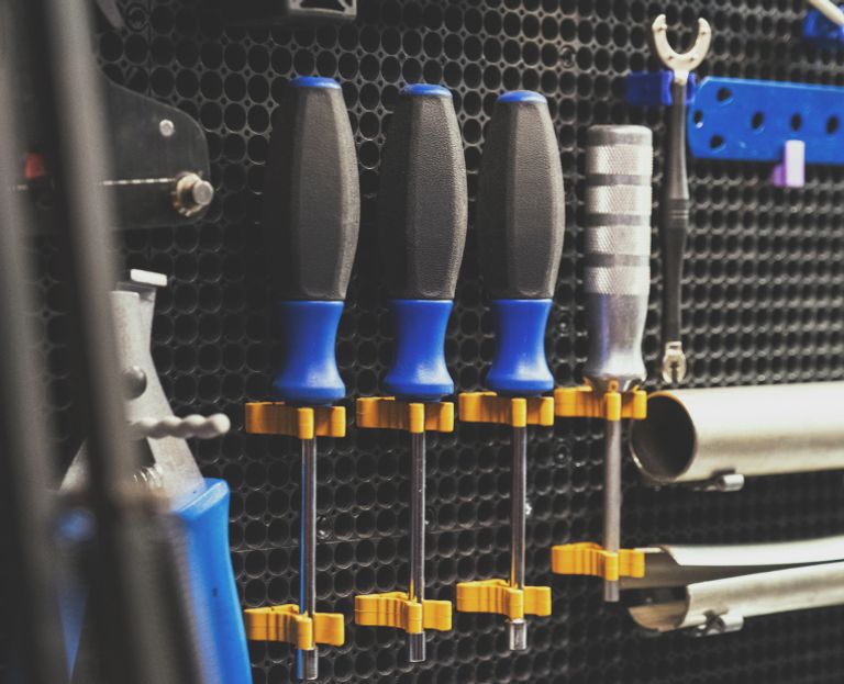 Screwdrivers, Impact Drivers & Wrenches