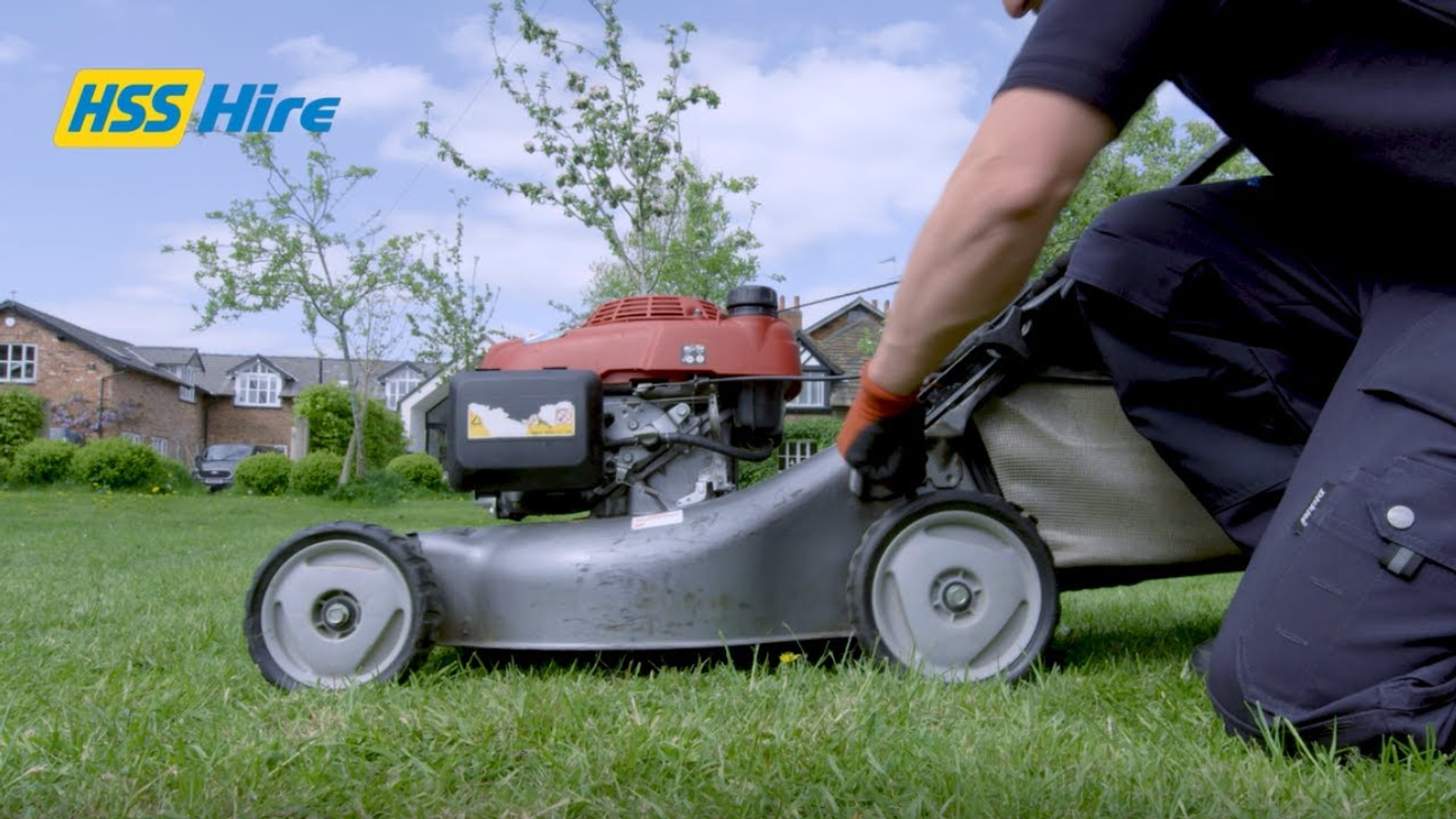 starting the petrol lawn mower