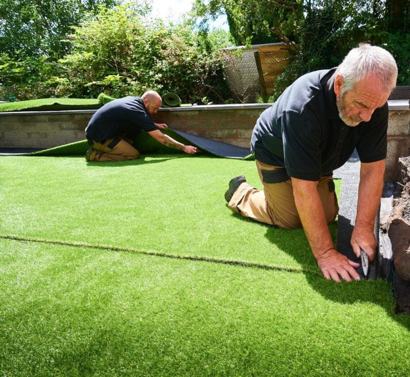 cutting edges of the artificial grass