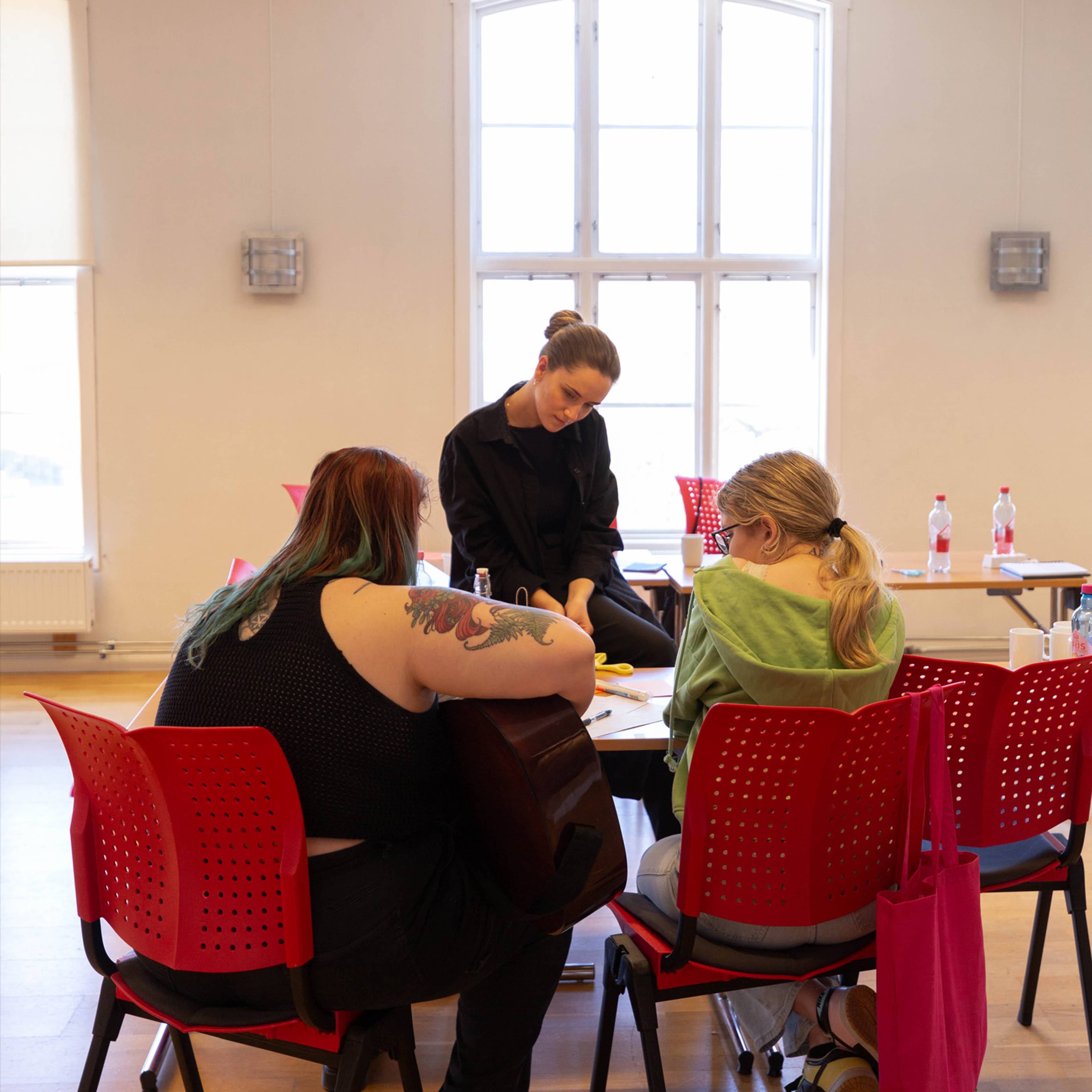 kvinner på workshop i låtskriving 