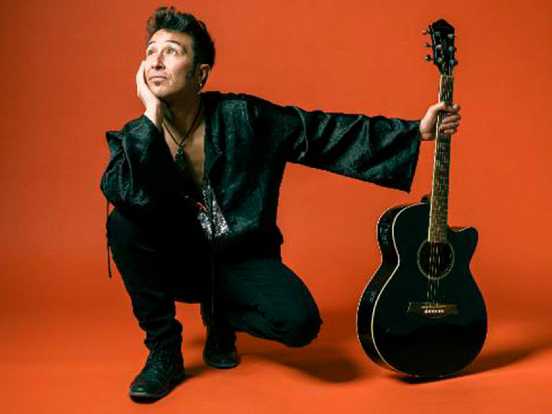 Lanzamiento del libro de Chinoy: Nunca se supo: antología que reúne poemas inéditos de 56 músicos y músicas nacionales