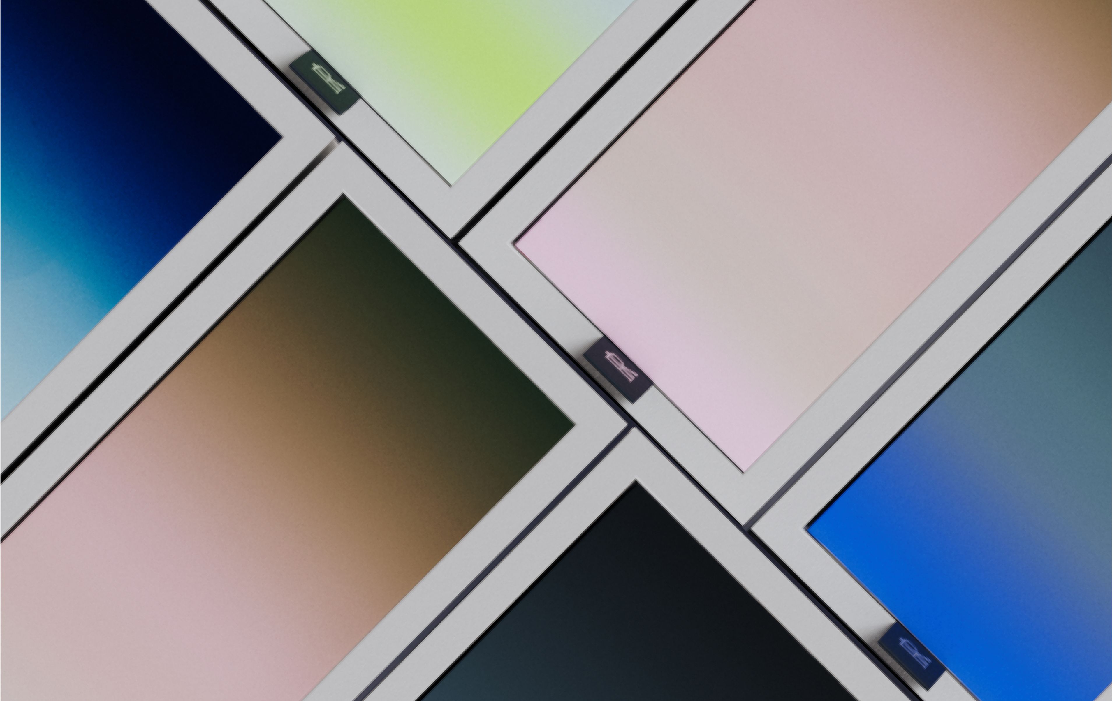 An image of Risen fragrance boxes in still life image