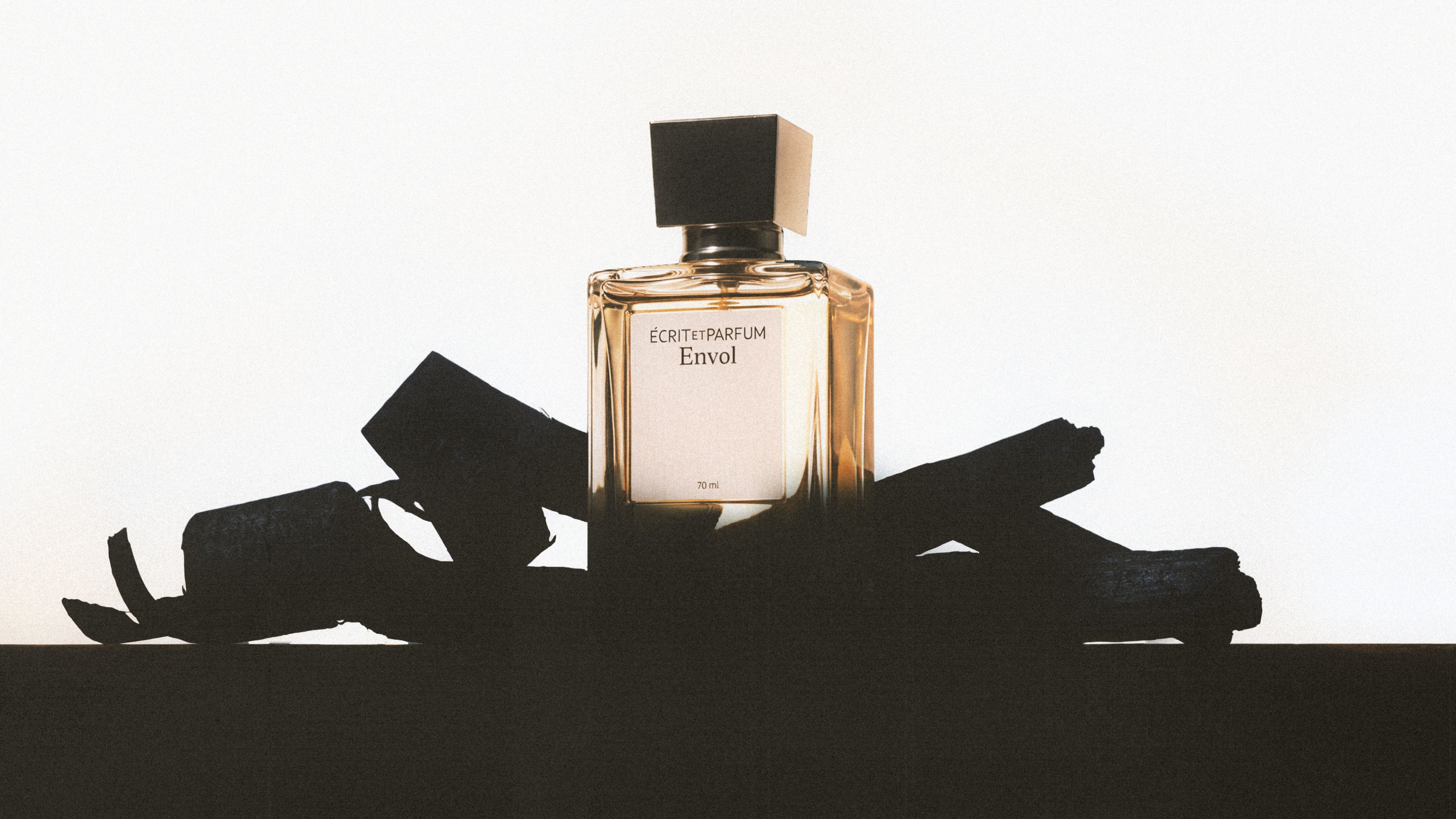 Écrit et Parfum campaign art direction and design creative