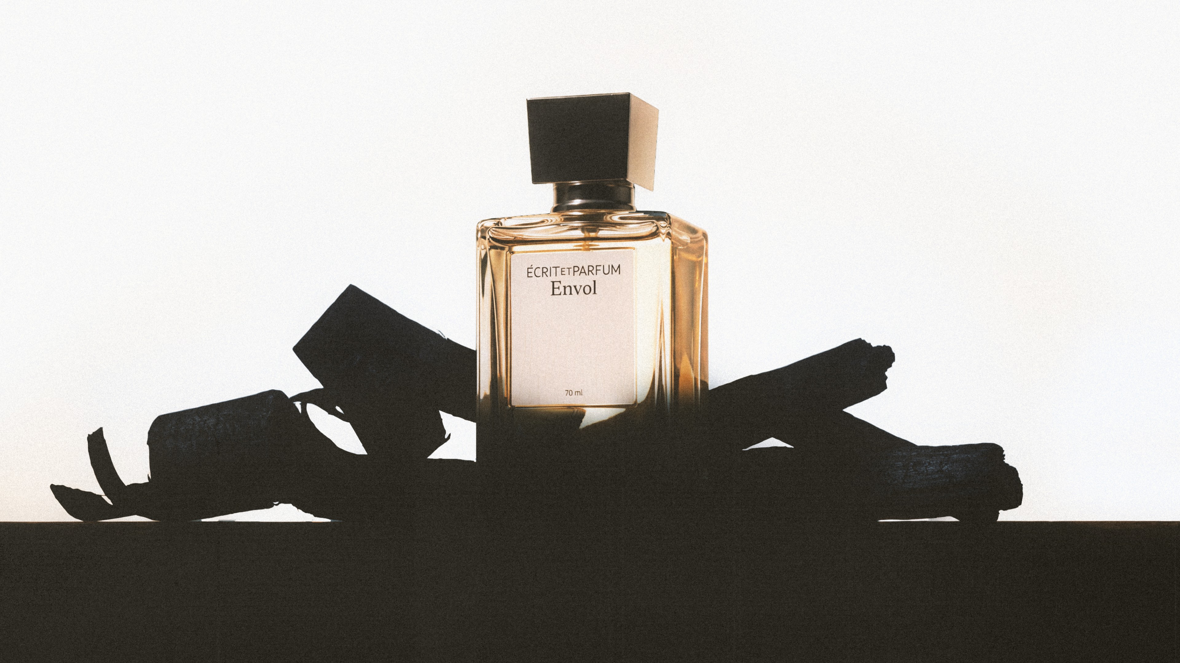 Écrit et Parfum campaign art direction and design creative