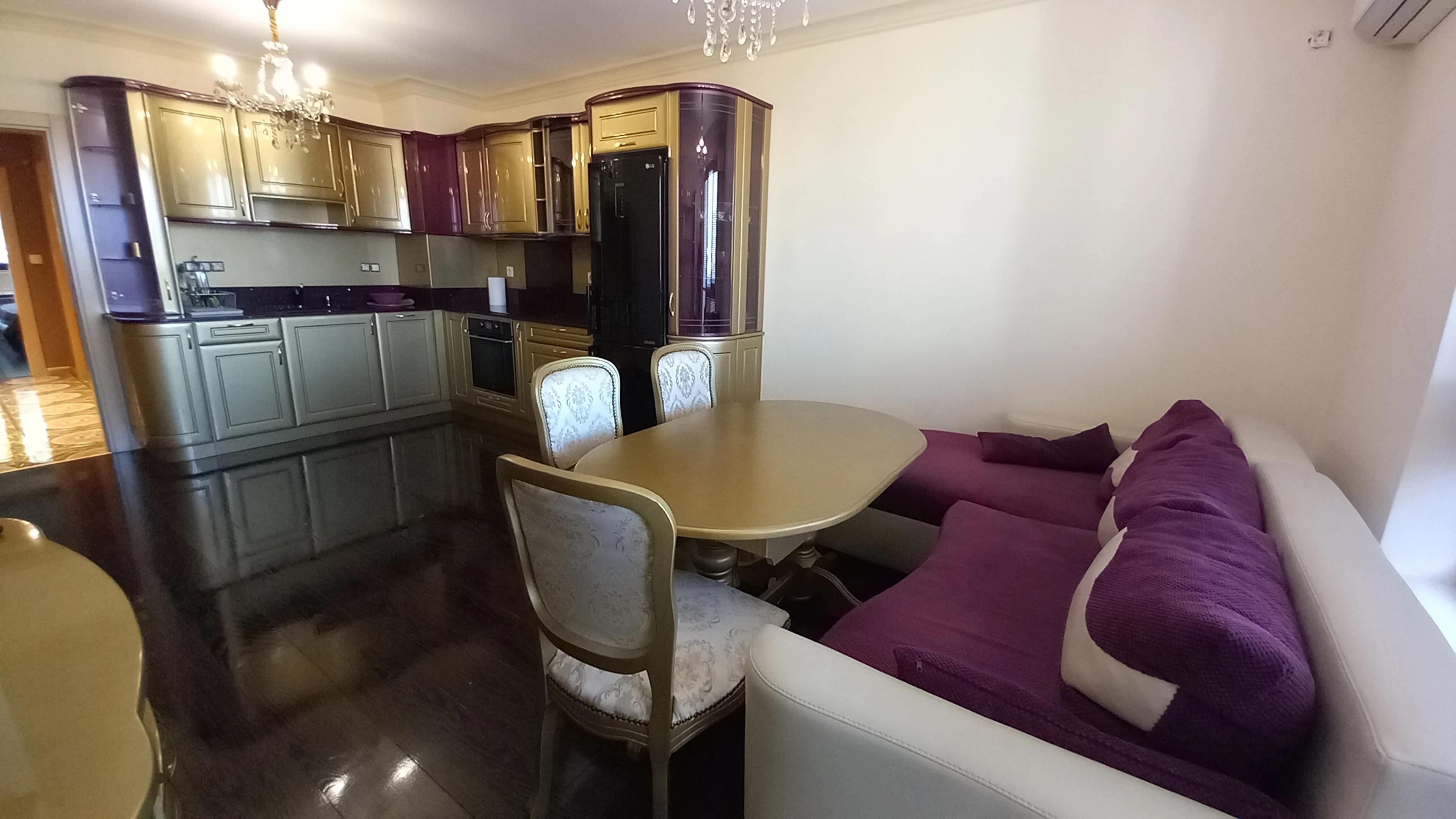 Двустаен апартамент под наем в жк Банишора