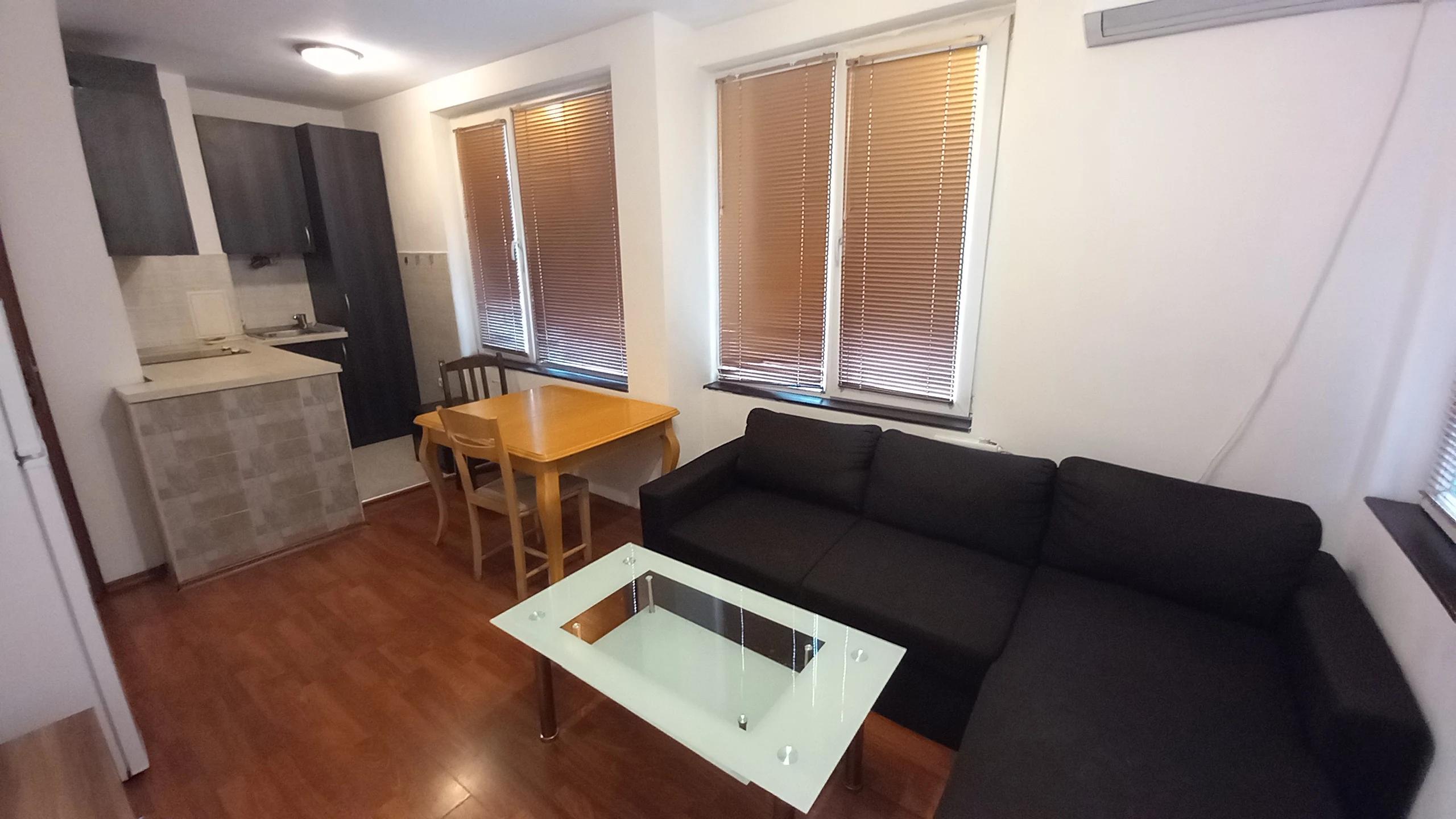 Двустаен апартамент в кв Студентски град