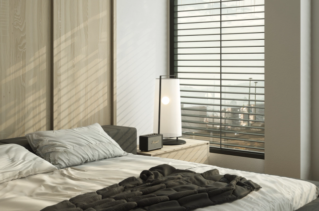 Intérieur de chambre moderne avec éclairage doux et vue sur la fenêtre, agrémenté de touches de bois et d'un
