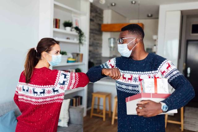Covid-19 et Noël en famille (élargie) : quelle décision prendre ?