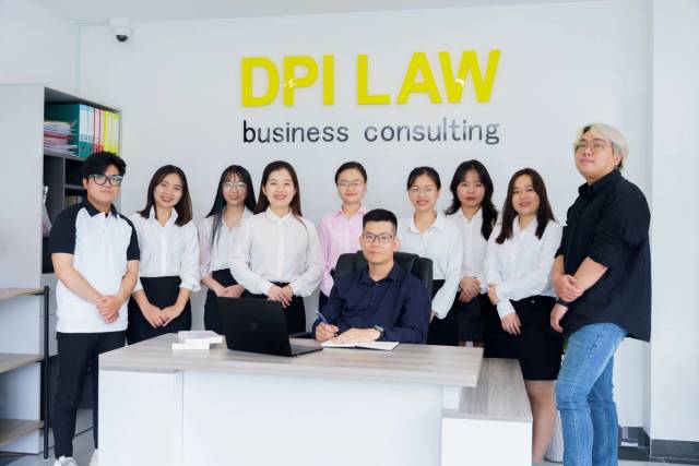 Un groupe diversifié de professionnels dans un cadre de bureau de conseil aux entreprises