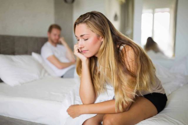 Consultation médicale pour le traitement du vaginisme avec une patiente et son médecin