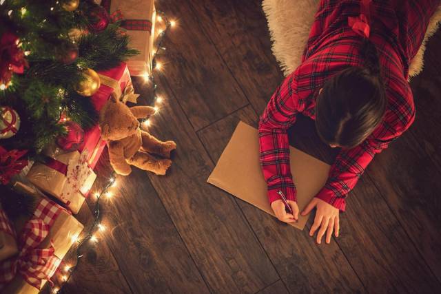 Le mythe du père Noël : comment les croyances façonnent l’imaginaire et les émotions des e