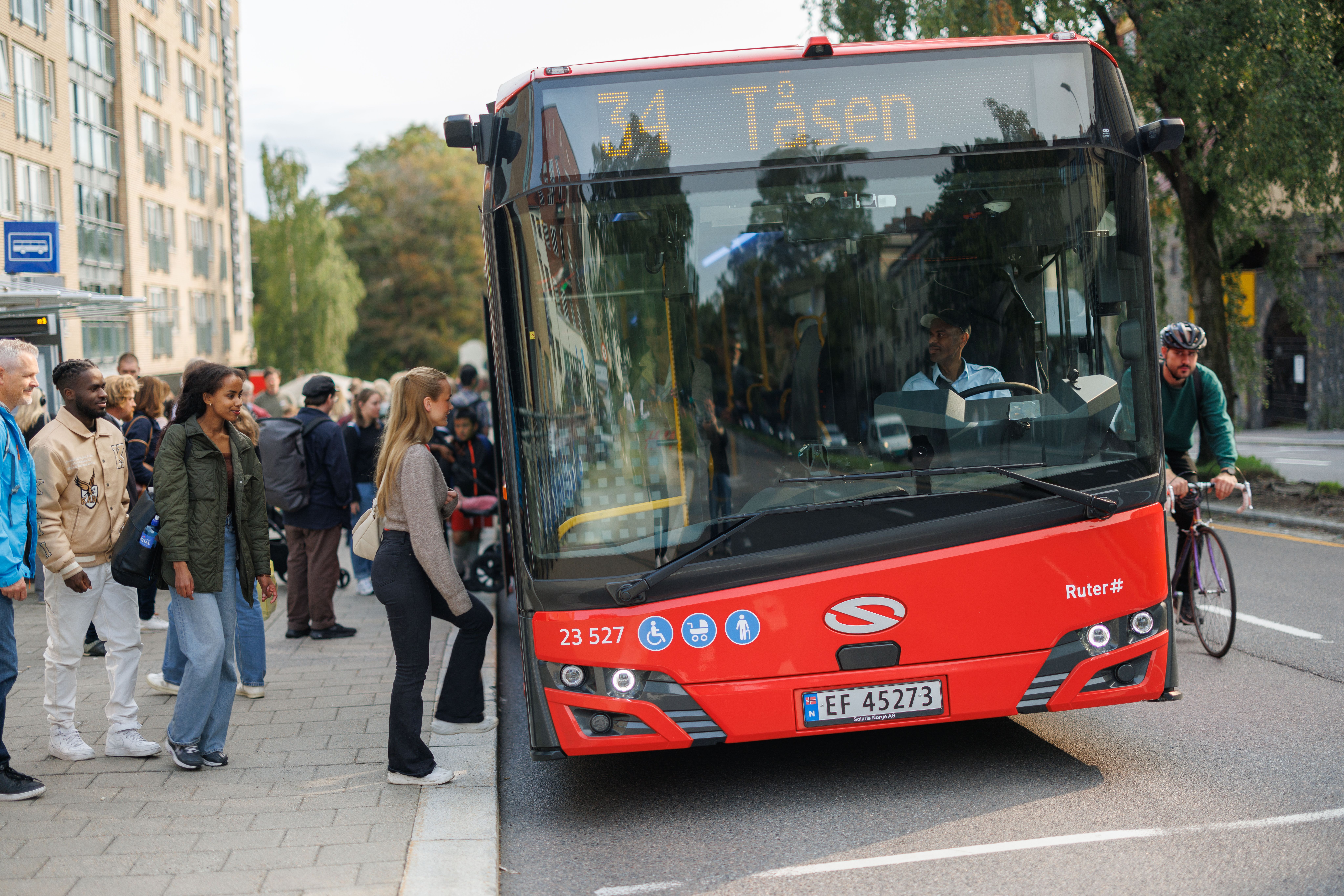 Buss ved holdeplass