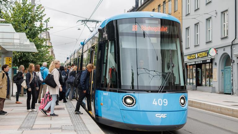 Many people enters the tram in Oslo