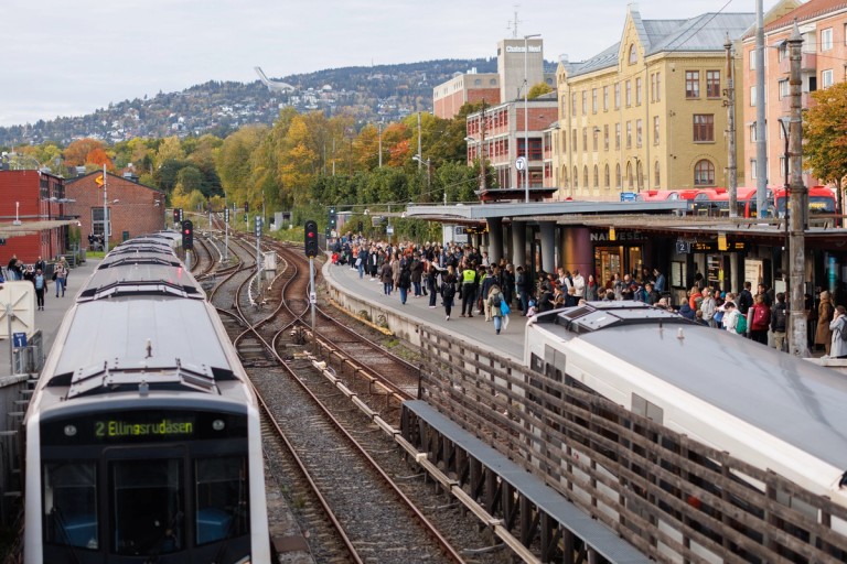 a subway leaves Majorstuen station