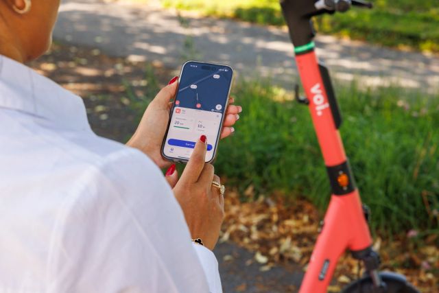 woman uses app for bicycle booking