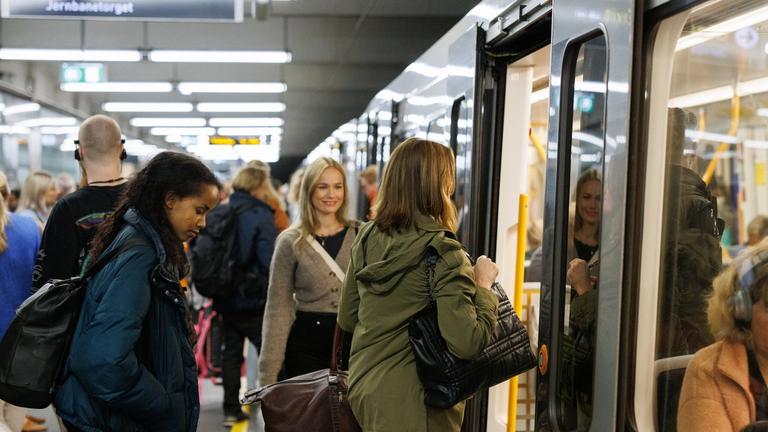 People boarding the metro