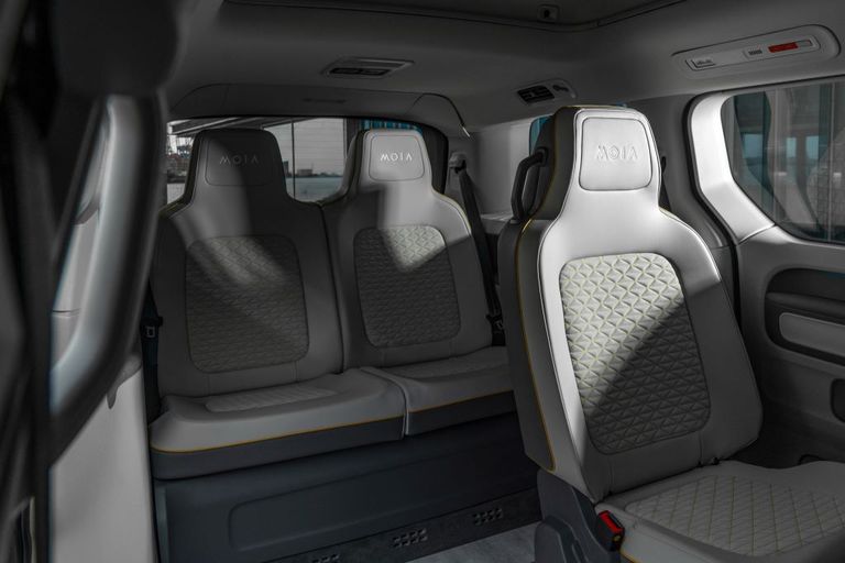 Picture of the interior of a car, with a grey color palett