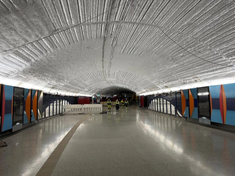 Ny belysning og ledelinjer på Stortinget T-banestasjon. 