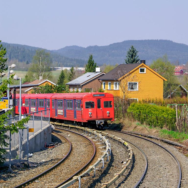 T-bane som kjører på Røa banen