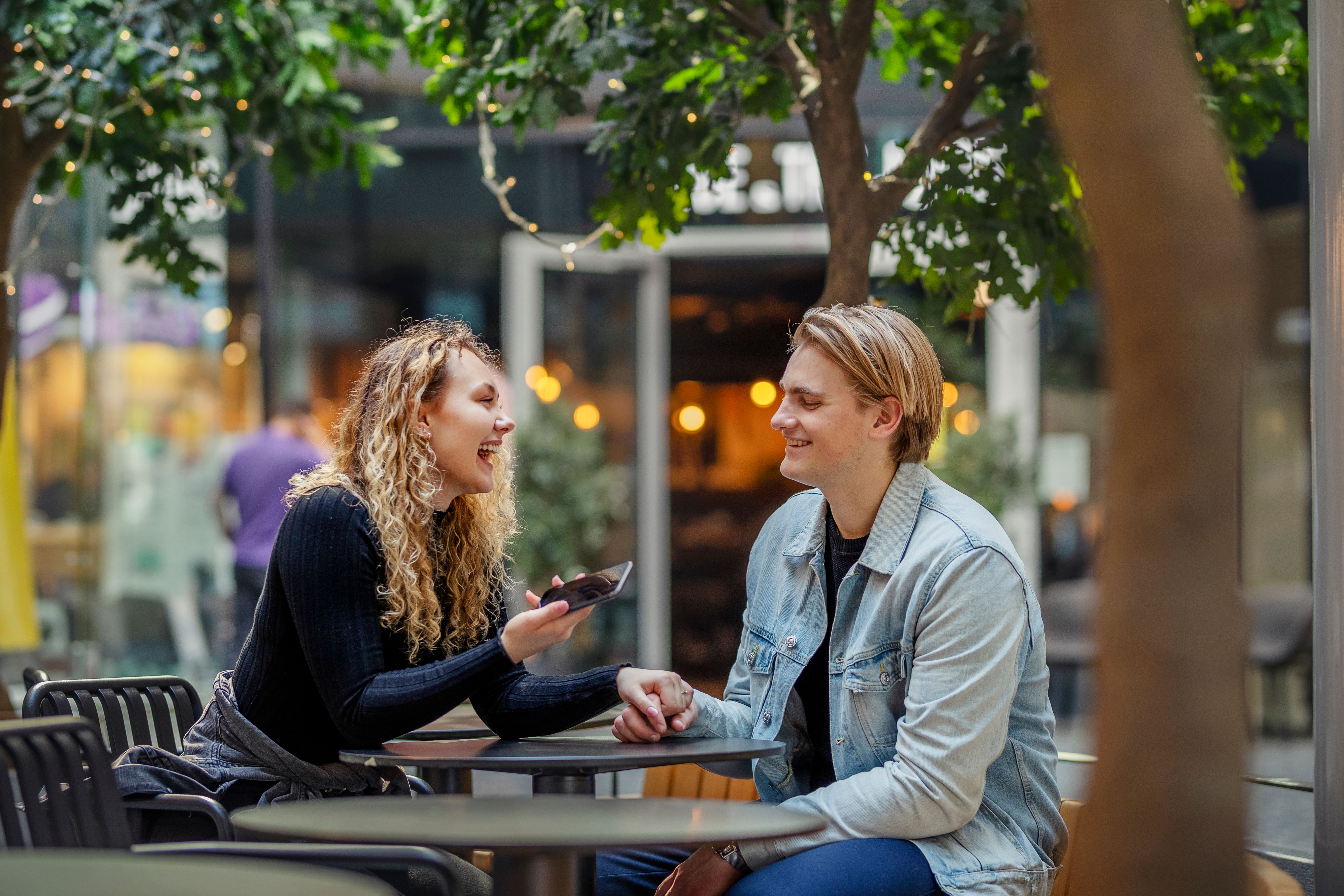 Man and woman at a coffee house