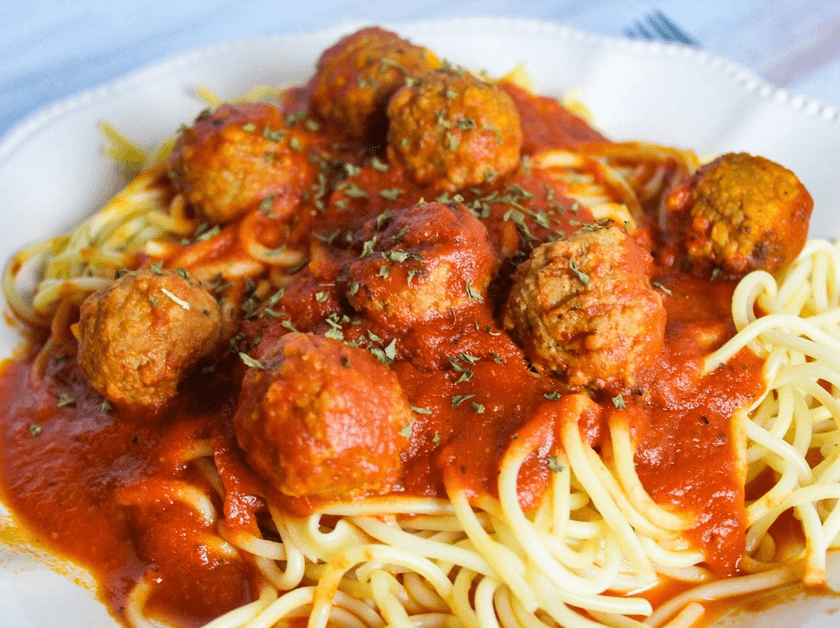 A dish of spaghetti with meatbals