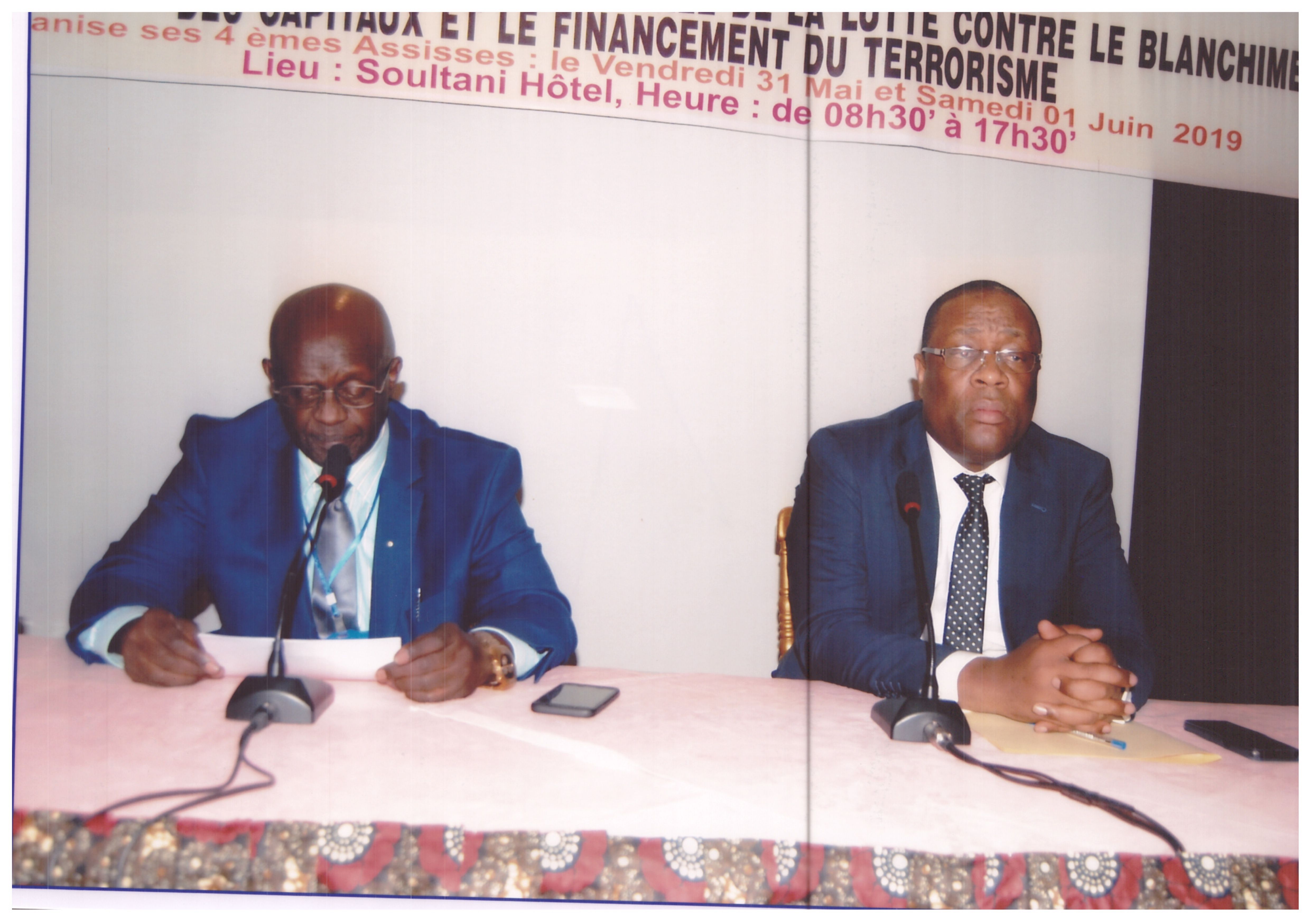 Image de l'ancien Président du COLUB, le professeur Raphael NYABIRUNGU et de l'ancien Secrétaire Permanent du COLUB, Monsieur GERE 