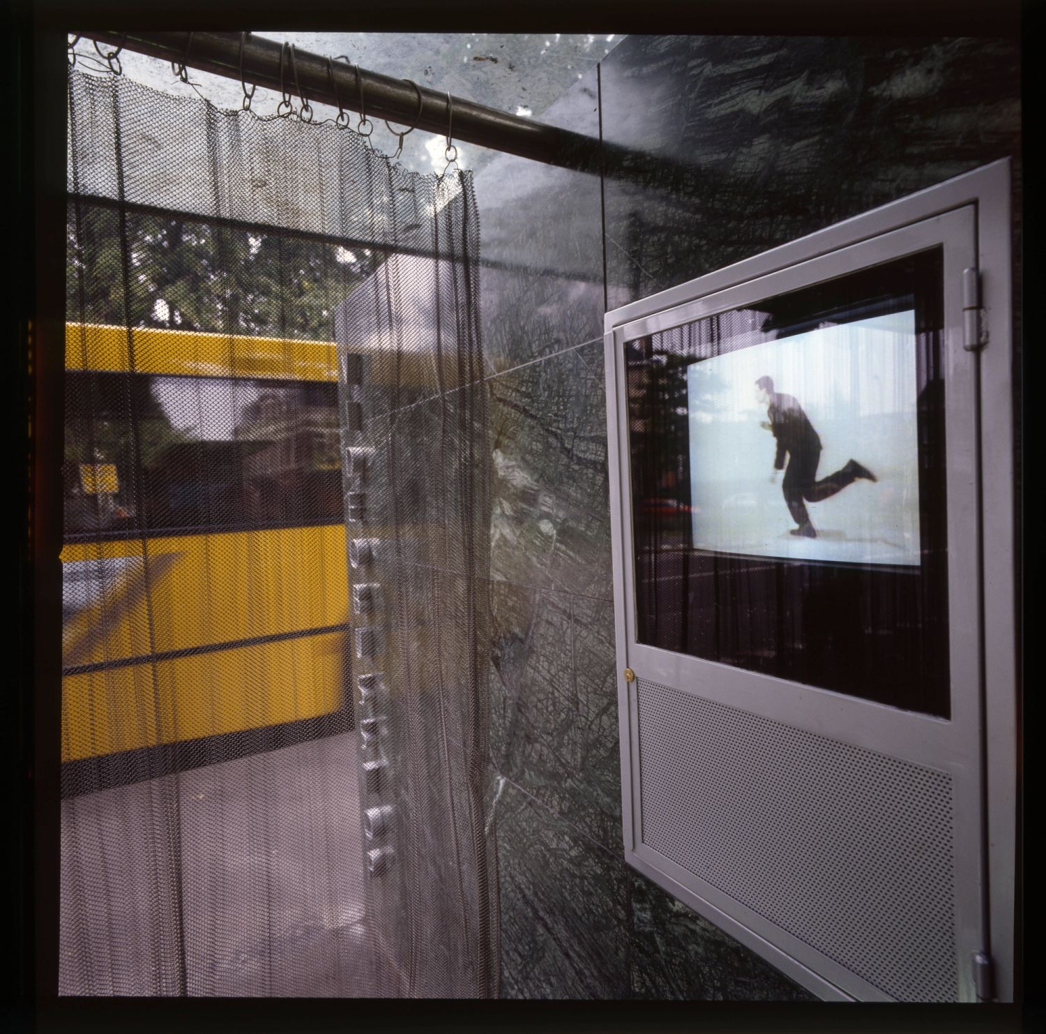 BUS STOP LOOP VIDEO WITH AUDIO IN COMMENTS R MOTIONDESIGN visual data 4