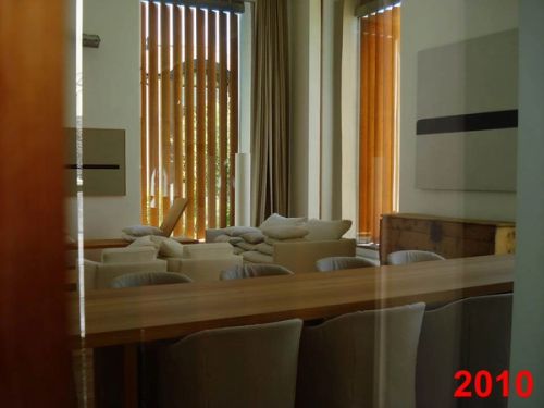 And if you looked between the barriers you saw of course the typical contemporary style of consumption, minimalism with an exceptional amount of cushions as if to accommodate an invisible pain.