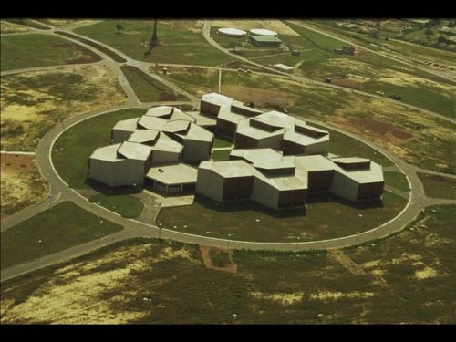 Though it appeared completely chaotic, things actually worked extremely well in a process of mutual interdependence. There is a subtlety to this kind of engineering that is not visible at first sight. But if you look over time as the infrastructure decays, you see that it has a certain depth.