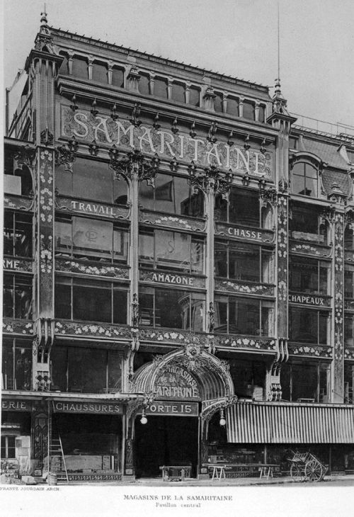 Department store has a consolidated urban function with commercial and cultural values for everyday use