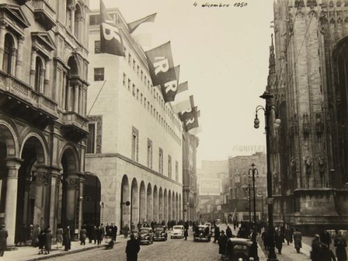 Inaugurazione del Nuovo Edificio De La Rinascente in Piazza Del Duomo - 1950