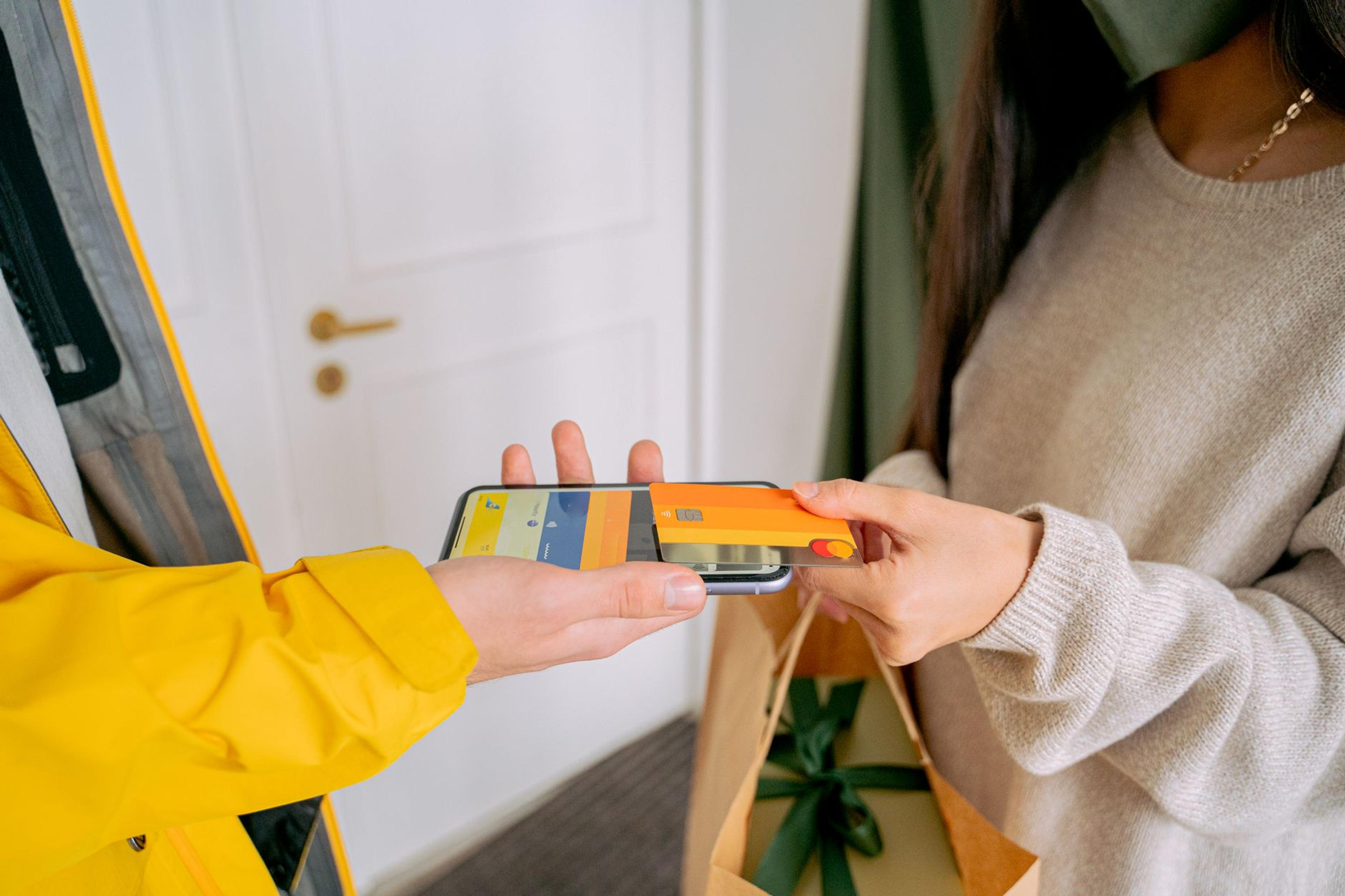 Why You Should Split Travel Funds Across Two Apps and a Physical Card: A Three-Layer Backup System
