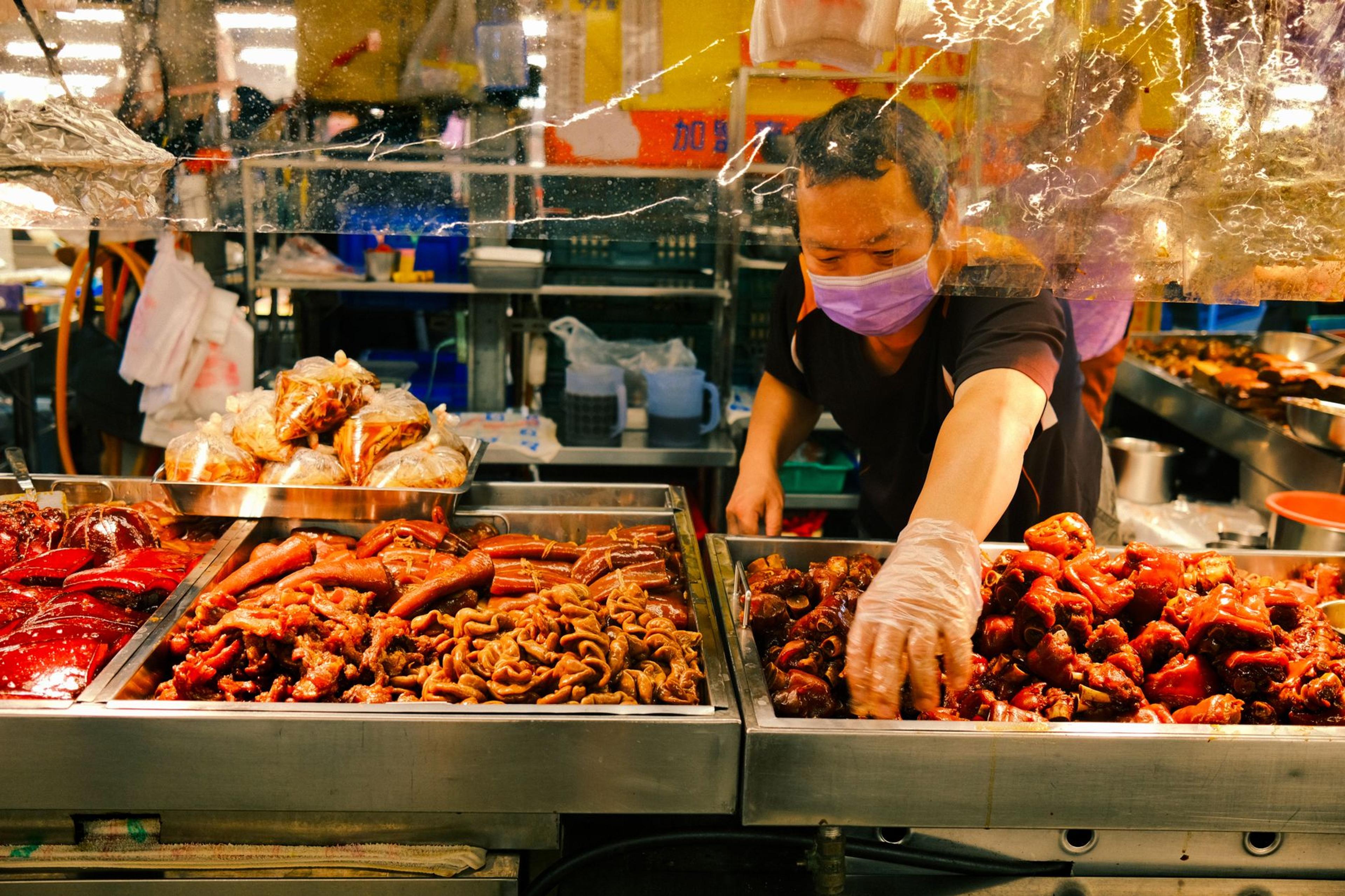 Blue Sign, Green Sign: How to Actually Pay at a Chinese Night Market