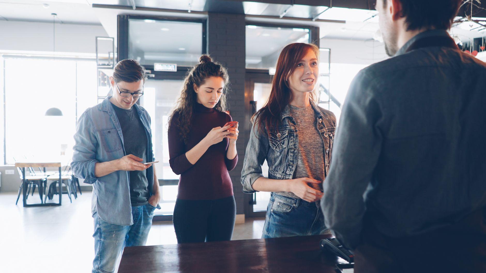 What to Do When Your Travel Wallet App Won't Load at the Counter and the Line Is Waiting