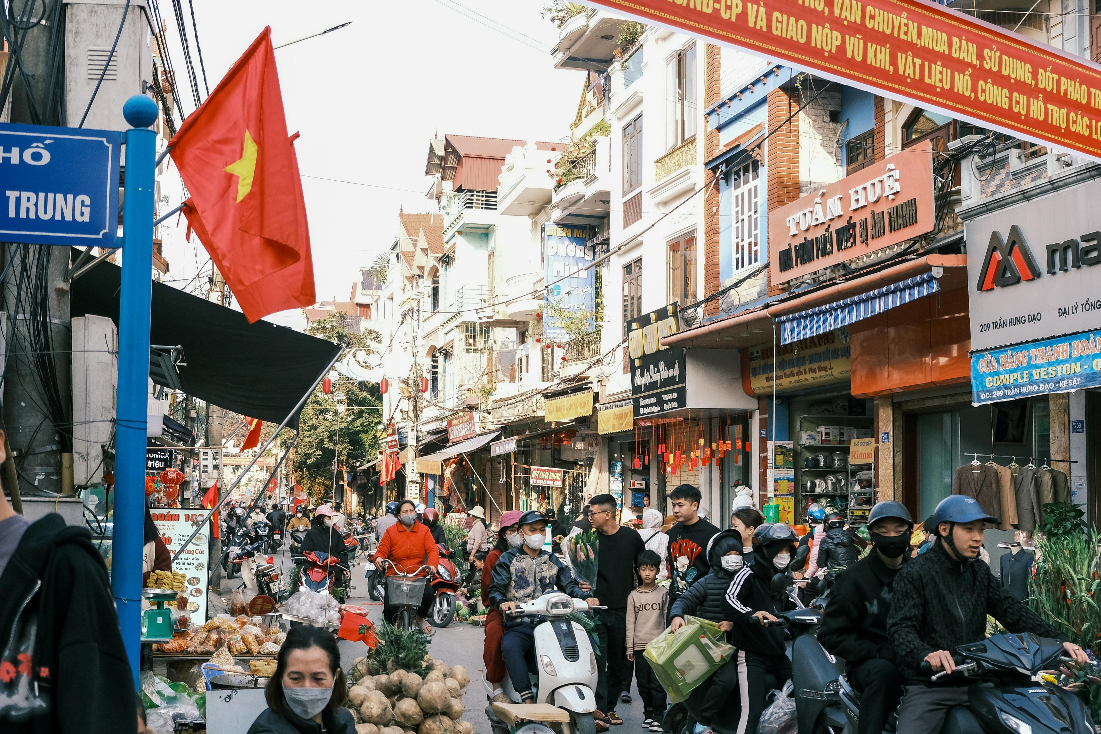 Best Street Markets in Vietnam