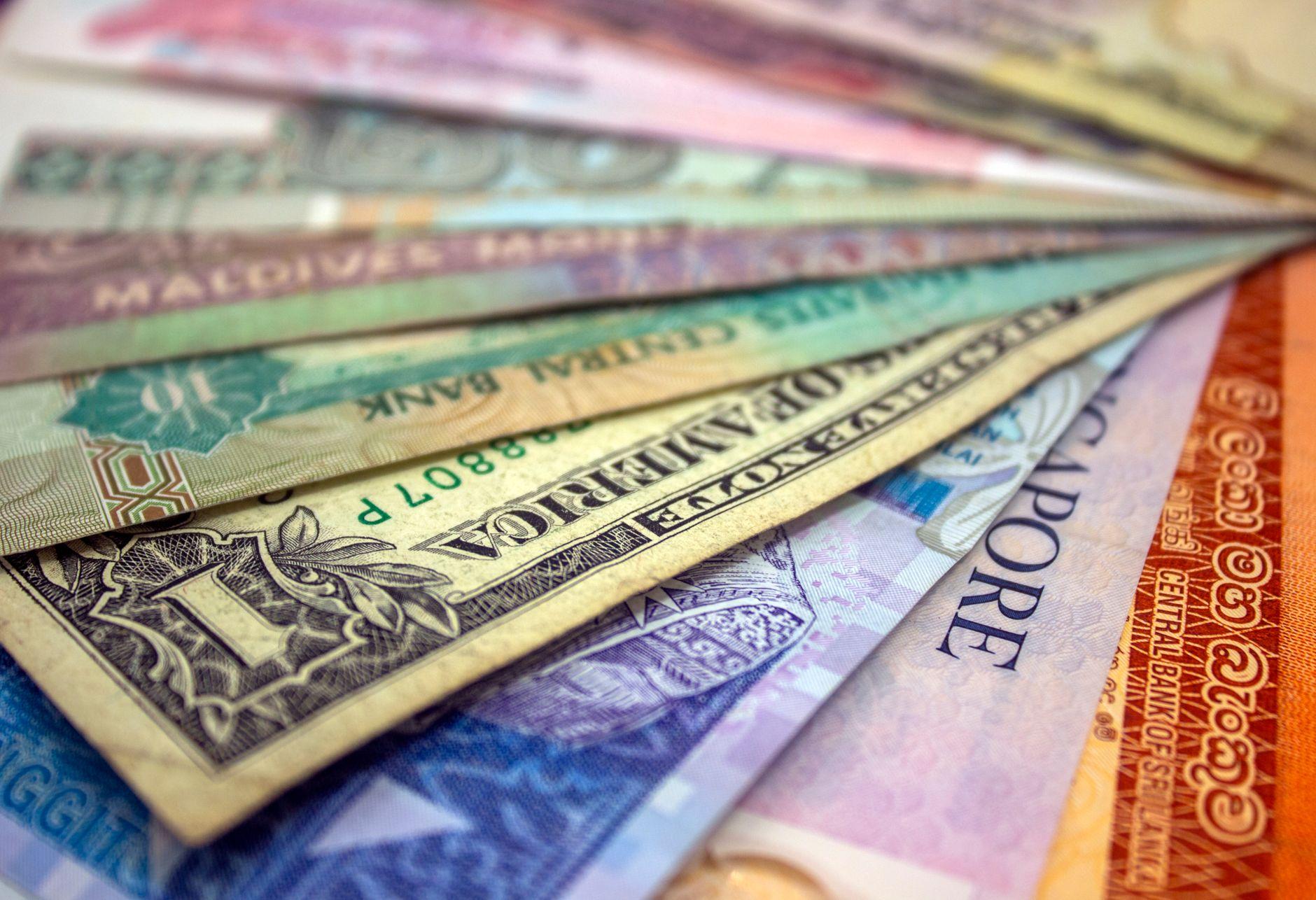 The Multi-Currency Balance Question: Why Some Travel Wallets Force Conversion and Others Let You Hold Cash Idle