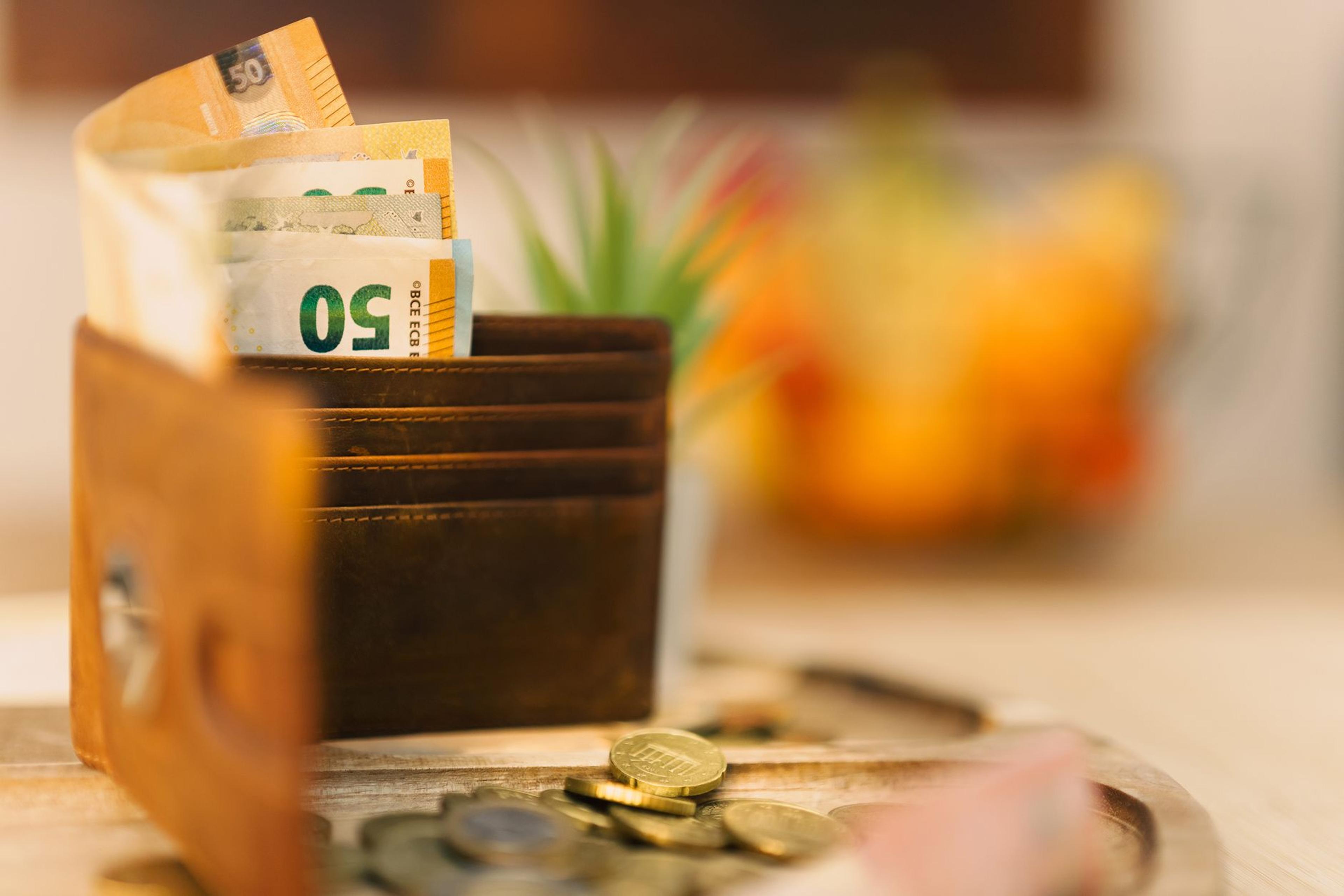 What Happens to Your Travel Wallet Balance If the App Shuts Down Mid-Trip